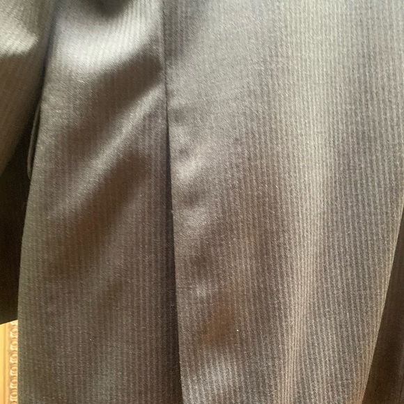 Mens 2 piece lightweight wool suit. Stitched lapels, pocket treatments. Worn 2X - Picture 6 of 10